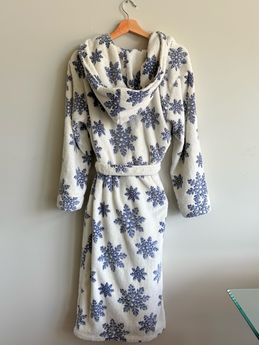Cozy Snowflake Plush Hooded Bathrobe